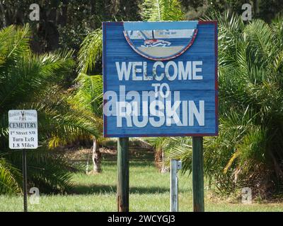 Ruskin, Florida, Vereinigte Staaten - 1. November 2022: Willkommen bei Ruskin. Kleine Stadt an der Tampa Bay, Florida. Stockfoto