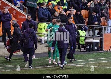Blackpool, Großbritannien. Januar 2024. Daniel Grimshaw von Blackpool ersetzt Richard O’Donnell von Blackpool während des Emirates FA Cup Third Round Replay Matches Blackpool vs Nottingham Forest in der Bloomfield Road, Blackpool, Vereinigtes Königreich, 17. Januar 2024 (Foto: Mark Cosgrove/News Images) in Blackpool, Vereinigtes Königreich am 17. Januar 2024. (Foto: Mark Cosgrove/News Images/SIPA USA) Credit: SIPA USA/Alamy Live News Stockfoto