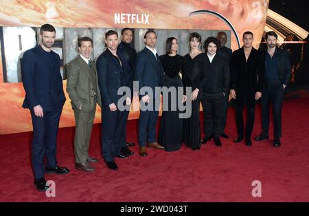 Foto Muss Angegeben Werden ©Alpha Press 078237 07/12/2023 Stuart Martin, Zack Snyder, Ed Skrein, Ray Fisher, Charlie Hunnam, Sofia Boutella, E Duffy, Fra Fee, Djimon Hounsou, Staz Nair und Michiel Huisman bei The Rebel Moon Part One A Child of Fire UK Premiere in London Stockfoto