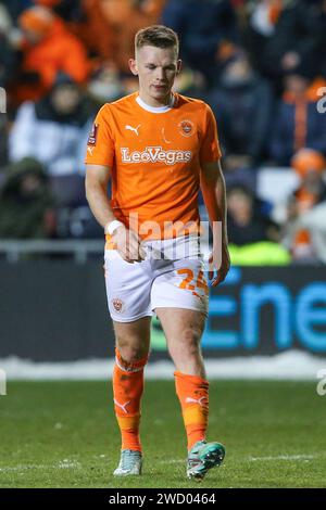 Blackpool, Großbritannien. Januar 2024. Andy Lyons von Blackpool während des Emirates FA Cup Third Round Replay Matches Blackpool vs Nottingham Forest in der Bloomfield Road, Blackpool, Vereinigtes Königreich, 17. Januar 2024 (Foto: Gareth Evans/News Images) in Blackpool, Vereinigtes Königreich am 17. Januar 2024. (Foto: Gareth Evans/News Images/SIPA USA) Credit: SIPA USA/Alamy Live News Stockfoto