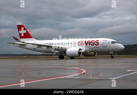 Ein Passagierflugzeug der Schweizer Fluggesellschaft Swiss vom Typ Airbus A220-100 mit der Registrierung HB-JBG auf dem Flughafen Zürich. Ein Passagierflugzeug der Schweizer Fluggesellschaft Swiss vom Typ Airbus A220-100 mit der Registrierung HB-JBG auf dem Flughafen Zürich. *** Ein Passagierflugzeug der Schweizer Fluggesellschaft Swiss vom Typ Airbus A220 100 mit der Registrierung HB JBG am Flughafen Zürich Ein Passagierflugzeug der Schweizer Fluggesellschaft Swiss vom Typ Airbus A220 100 mit der Registrierung HB JBG am Flughafen Zürich Stockfoto