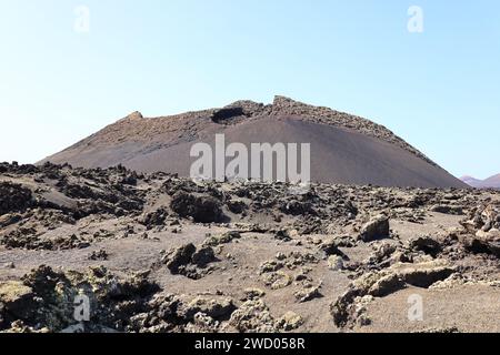 Caldera del Cuervo ist ein Vulkan auf der Insel Lanzarote auf den Kanarischen Inseln Stockfoto