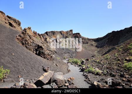 Caldera del Cuervo ist ein Vulkan auf der Insel Lanzarote auf den Kanarischen Inseln Stockfoto