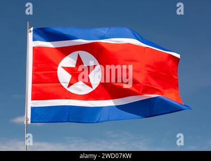 Wehende Flagge Nordkoreas Stockfoto