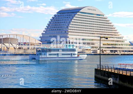 Blick auf das Kobe Meriken Park Oriental Hotel in Kobe, Präfektur Hyogo, Japan. Stockfoto