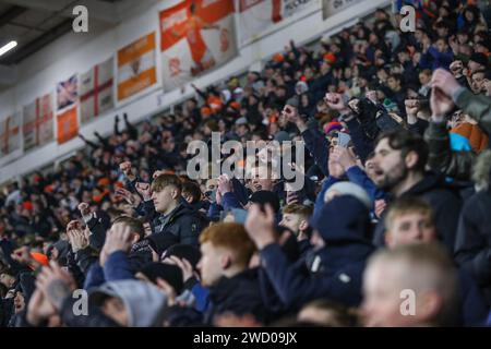 Blackpool, Großbritannien. Januar 2024. Blackpool Fans während des Emirates FA Cup Third Round Replay Matches Blackpool vs Nottingham Forest in der Bloomfield Road, Blackpool, Vereinigtes Königreich, 17. Januar 2024 (Foto: Gareth Evans/News Images) in Blackpool, Vereinigtes Königreich am 17. Januar 2024. (Foto: Gareth Evans/News Images/SIPA USA) Credit: SIPA USA/Alamy Live News Stockfoto