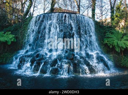 Wasserfall in Iveagh Gardens, Dublin. Stockfoto