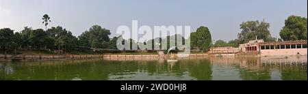 Panorama von Muchalinda Sarovar, wo Buddha in der 6. Woche nach seiner Aufklärung unter der Schutzhaube des Schlangenkönigs meditierte Stockfoto