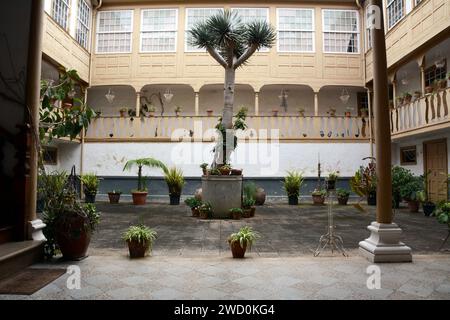 Der Innenhof des Casa Benitez de Lugo Y Vergara, ein koloniales Herrenhaus aus dem 17. Jahrhundert in La Oratova, Teneriffa, Kanarische Inseln, Spanien. Stockfoto