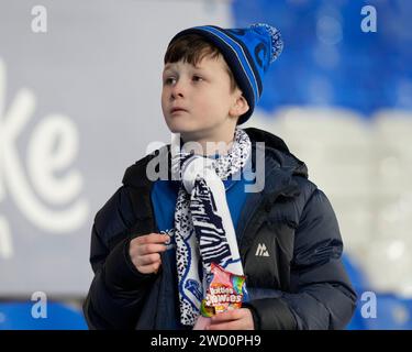 Liverpool, Großbritannien. Januar 2024. Ein junger Everton-Fan vor dem Emirates FA Cup Third Round Replay Match Everton vs Crystal Palace im Goodison Park, Liverpool, Vereinigtes Königreich, 17. Januar 2024 (Foto: Steve Flynn/News Images) in Liverpool, Vereinigtes Königreich am 17. Januar 2024. (Foto: Steve Flynn/News Images/SIPA USA) Credit: SIPA USA/Alamy Live News Stockfoto