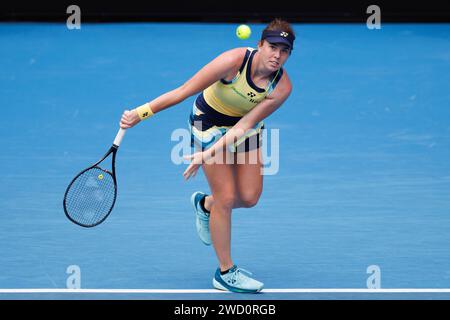 Melbourne, Australien. Januar 2024. LINDA NOSKOVA aus der Tschechischen Republik im Kampf gegen MCCARTNEY KESSLER aus den USA in der KIA Arena in einem Spiel der 2. Runde der Women's Singles am 5. Tag der Australian Open 2024 in Melbourne, Australien. Sydney Low/Cal Sport Media/Alamy Live News Stockfoto