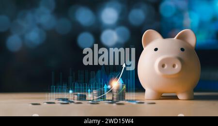 Geld sparen. Stapel von Münzen mit Diagrammwachstum und Schweinebank. Business, Finance, Investment, Financial Planning. Return on Financial Resear Stockfoto