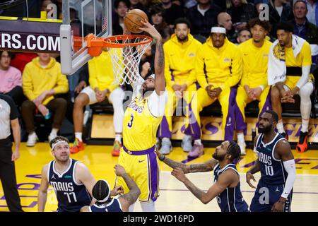 Los Angeles, Kalifornien, USA. Januar 2024. Anthony Davis #3 der Los Angeles Lakers gegen die Dallas Mavericks während eines NBA-Basketballspiels in der Crypto.com Arena am Mittwoch, den 17. Januar 2024, in Los Angeles. (Kreditbild: © Ringo Chiu/ZUMA Press Wire) NUR REDAKTIONELLE VERWENDUNG! Nicht für kommerzielle ZWECKE! Stockfoto