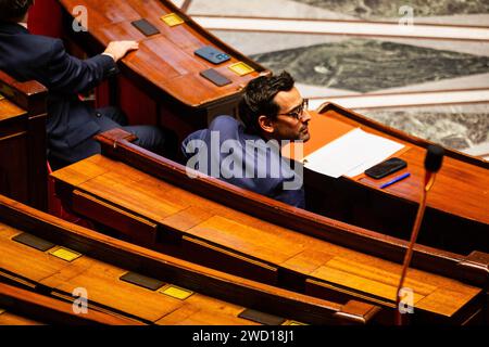 Paris, Frankreich. Januar 2024. Stephane Sejourne, Minister für Europa und auswärtige Angelegenheiten, die während der Anfragen an die Regierungsperiode in der Nationalversammlung gesehen wurden. Eine wöchentliche Sitzung mit Fragen an die französische Regierung in der Nationalversammlung im Palais Bourbon in Paris. Quelle: SOPA Images Limited/Alamy Live News Stockfoto