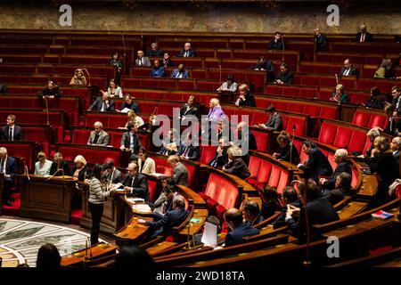 Paris, Frankreich. Januar 2024. Allgemeine Ansicht der Nationalversammlung während der Sitzung der Fragen an die Regierung. Eine wöchentliche Sitzung mit Fragen an die französische Regierung in der Nationalversammlung im Palais Bourbon in Paris. (Foto: Telmo Pinto/SOPA Images/SIPA USA) Credit: SIPA USA/Alamy Live News Stockfoto