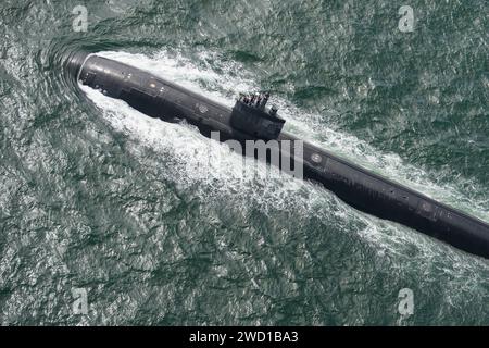 Das U-Boot USS Pasadena kehrt zum Marinestützpunkt Loma, San Diego, Kalifornien, zurück. Stockfoto