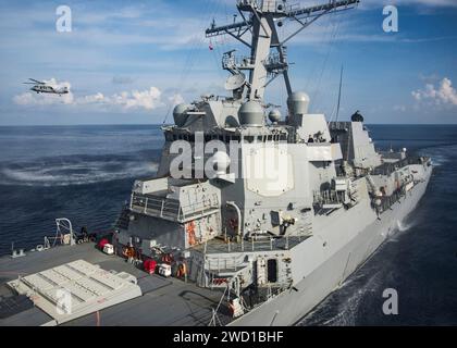 Die USS Wayne E. Meyer durchquert das Südchinesische Meer. Stockfoto