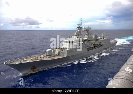 Royal New Zealand Navy Fregatte der Anzac-Klasse HMNZS Te Kaha in der Philippinischen See. Stockfoto