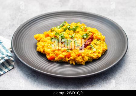 Leckeres Superessen 'Oats Khichdi'. Indische Küche. Stockfoto