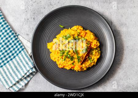 Leckeres Superessen 'Oats Khichdi'. Indische Küche. Stockfoto