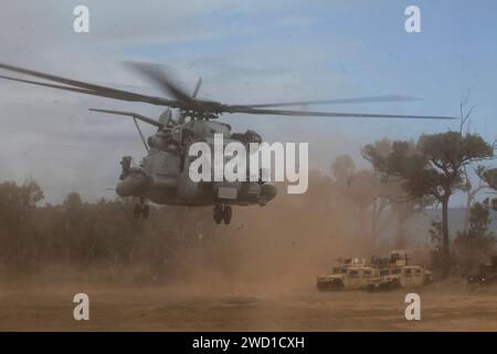 Ein CH-53E Super Hallion Hubschrauber startet vom Shoalwater Bay Training Area. Stockfoto