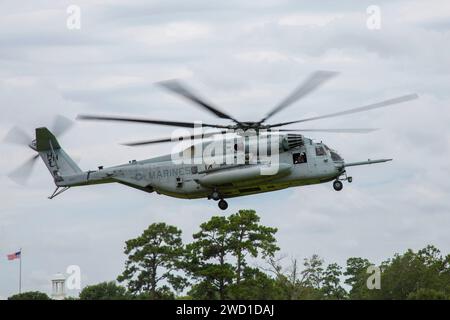 Ein CH-53E Super Hallion Hubschrauber im Flug. Stockfoto