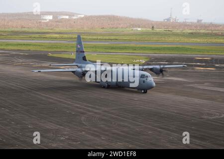 Ein Transportflugzeug der U.S. Air Force C-5M Super Galaxy landet in Ceiba, Puerto Rico Stockfoto