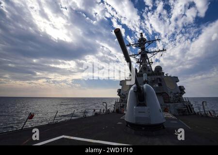 Der Raketenzerstörer USS Donald Cook durchquert das Mittelmeer. Stockfoto