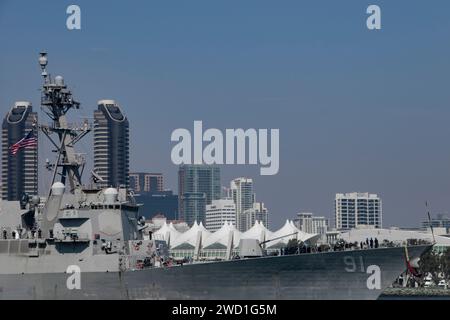 Die USS Pinckney kehrt zum Heimatflughafen der Marinebasis San Diego zurück. Stockfoto