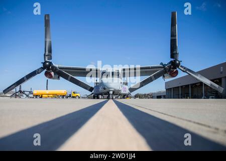 Ein U.S. Marine Corps MV-22 Osprey parkt auf der Marine Corps Air Station Camp Pendleton, Kalifornien. Stockfoto