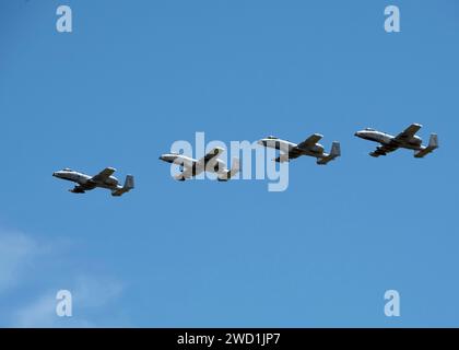 Vier A-10 Thunderbolt IIS fliegen in Formation. Stockfoto