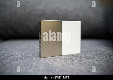 HCMC, VN - Januar 2024. WD My Passport externe tragbare Festplatte Stockfoto