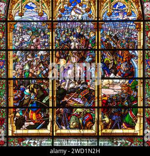 Buntglas für die Schlacht von Las Navas de Tolosa (1212), Kapitelhaus, Roncesvalles, Königliche Stiftskirche Santa María de Roncesvall Stockfoto