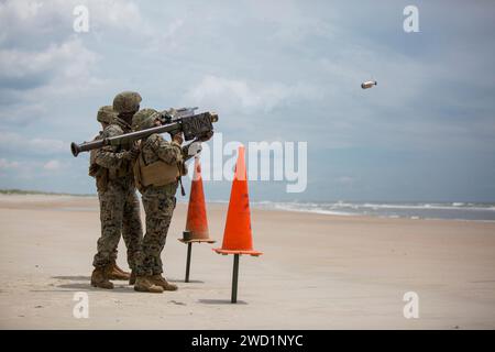 Die US-Marines feuern eine FIM-92 Stinger-Rakete auf Camp Lejeune, North Carolina ab. Stockfoto