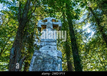 Pilgerkreuz an der Ausfahrt Roncesvalles, 14. Jahrhundert, Santiago's Road, Navarra, Spanien Stockfoto