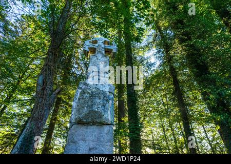 Pilgerkreuz an der Ausfahrt Roncesvalles, 14. Jahrhundert, Santiago's Road, Navarra, Spanien Stockfoto