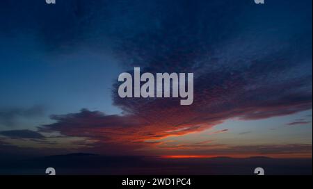 Atemberaubender Sonnenuntergang zwischen den Inseln La Gomera und La palma Stockfoto