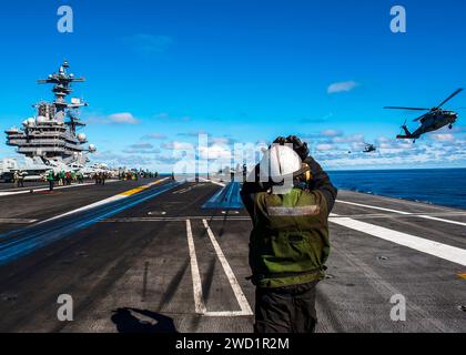 Seeleute an Bord des Flugzeugträgers USS George H.W. Bush der Nimitz-Klasse. Stockfoto