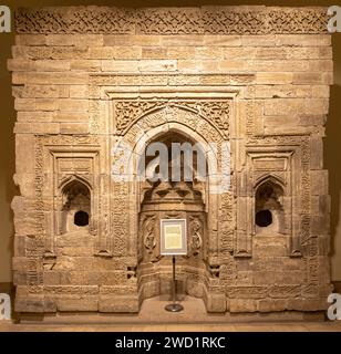 Gemeißelter Steinmehrab von 1287 n. Chr., Panja Ali Mausoleum, Mossul, heute im Irak Museum, Bagdad Stockfoto