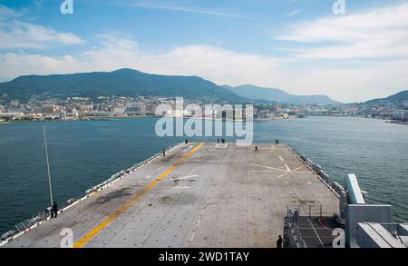 Das amphibische Angriffsschiff USS Bonhomme Richard (LHD 6) kommt nach Sasebo, Japan. Stockfoto