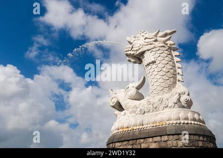 drachenkarpfenstatue, das Wahrzeichen von danang in vietnam Stockfoto