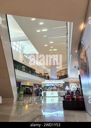 Hey, ich bin Yogoust ist eine gefrorene Joghurteis-Dessert-Franchise-Marke und sehr beliebt bei Teenagern in der IOI City Mall. Stockfoto