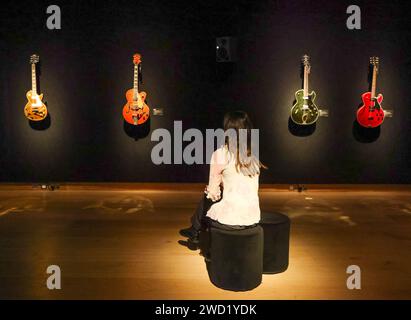 London, Großbritannien. Januar 2024. 100 Tage nach dem Hamas-Angriff in Israel versammelte sich die jüdische Gemeinde Londons am Trafalgar Square, um zu fordern, dass alle Geiseln nach Hause zurückkehren. Paul Quezada-Neiman/Alamy Live News Credit: Paul Quezada-Neiman/Alamy Live News Stockfoto