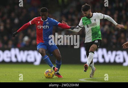 Jefferson Lerma aus Crystal Palace kämpft gegen Dominik Szoboszlai aus Liverpool. - Crystal Palace gegen Liverpool, Premier League, Selhurst Park Stadium, Croydon, Großbritannien - 9. Dezember 2023 nur redaktionelle Verwendung - DataCo-Einschränkungen gelten. Stockfoto