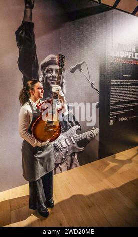 London, Großbritannien. Januar 2024. Gibson Les Paul Reissue 1983, die Gitarre, mit der Brother in Arms Album bei Christies London aufgenommen wurde, soll für eine Est £4.000-7.000-Credit verkauft werden: Paul Quezada-Neiman/Alamy Live News Stockfoto