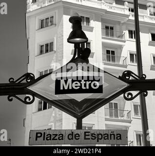 Rautenförmige U-Bahn-Station Plaza de España Madrid. Plaza de Espana, historische U-Bahn-Station in der spanischen Hauptstadt Stockfoto