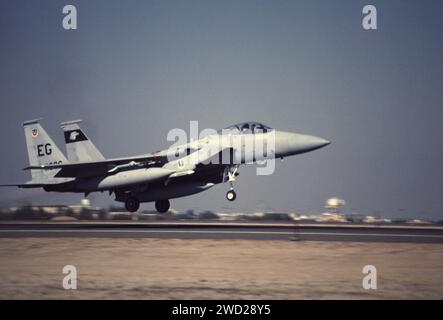 Erster Golfkrieg: 20. Januar 1991 während des Luftkrieges startet eine USAF F-15C Eagle vom King Faisal Airbase in Tabuk, Nordwesten Saudi-Arabiens. Stockfoto