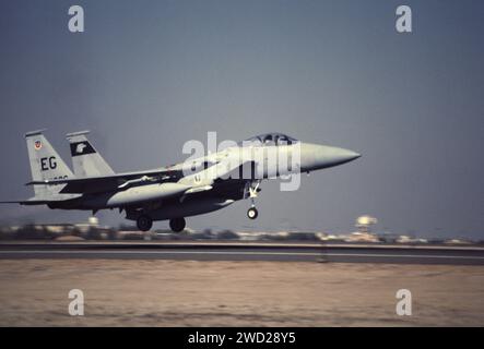 Erster Golfkrieg: 22. Januar 1991 während des Luftkrieges startet eine USAF F-15C Eagle vom King Faisal Airbase in Tabuk, Nordwesten Saudi-Arabiens. Stockfoto
