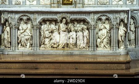 Basrelief aus weißem Marmor mit der Darstellung des Letzten Abendmahls von der Bildhauerin Etienne Montagny aus Saint-Etienne. Saint-Etienne, Frankreich, Europa Stockfoto