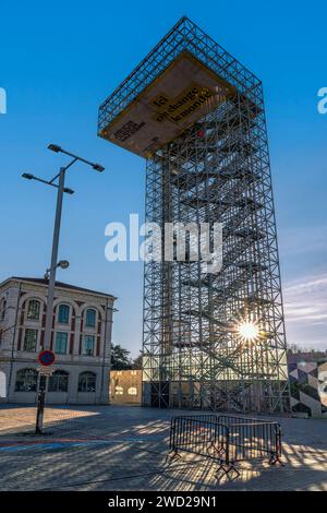 Der 31 Meter hohe Panoramaturm, das Observatoire, steht im Zentrum des City of Design Complex. Saint-Etienne, Frankreich Stockfoto